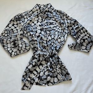 “Violet & Claire New York” printed collared blouse